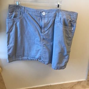 Stretchy blue and white seersucker like striped skort Croft and barrow size 16